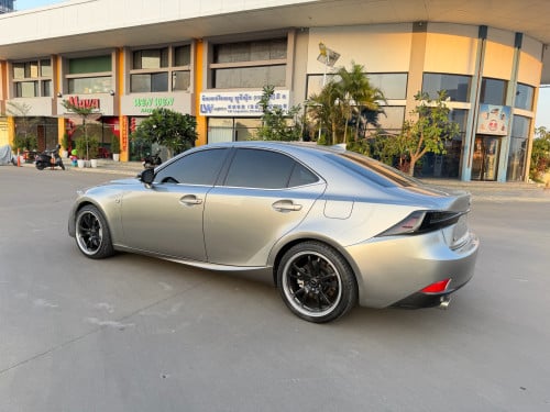 LEXUS IS200T 2016 F spot