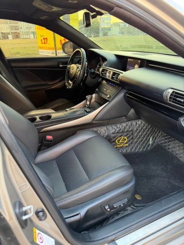 LEXUS IS200T 2016 F spot