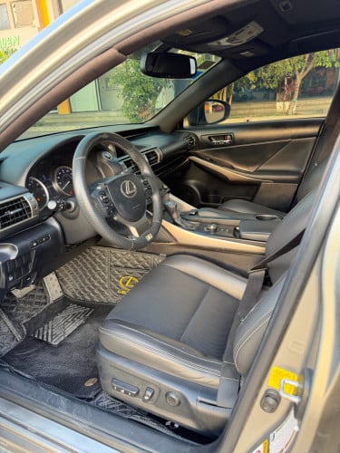 LEXUS IS200T 2016 F spot