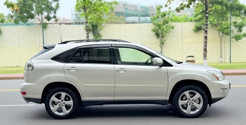 Lexus RX330 ឆ្នាំ 04 H full ប៉ុង2 ក្នុងខ្មៅ ហ្សុីនមួយជុំ