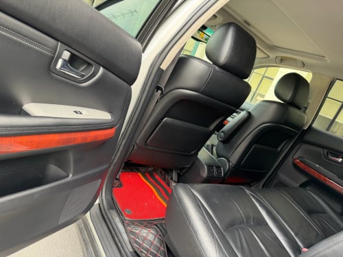Lexus RX330 ឆ្នាំ 04 H full ប៉ុង2 ក្នុងខ្មៅ ហ្សុីនមួយជុំ