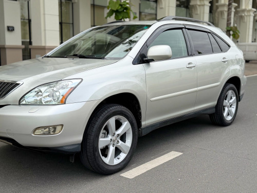 Lexus RX330 ឆ្នាំ 04 H full ប៉ុង2 ក្នុងខ្មៅ ហ្សុីនមួយជុំ