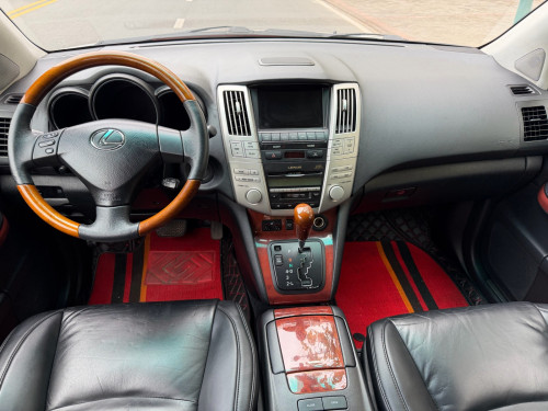Lexus RX330 ឆ្នាំ 04 H full ប៉ុង2 ក្នុងខ្មៅ ហ្សុីនមួយជុំ