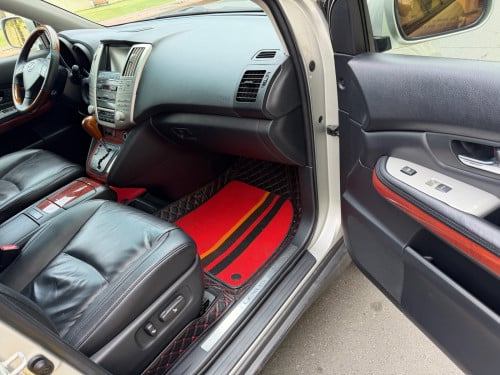 Lexus RX330 ឆ្នាំ 04 H full ប៉ុង2 ក្នុងខ្មៅ ហ្សុីនមួយជុំ