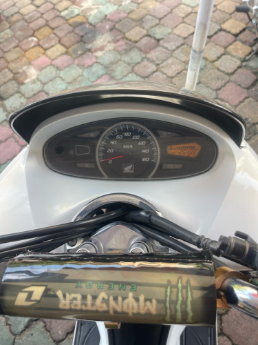 Pcx ជប៉ុនឆ្នាំ2011 កម្លាំង150Ccថ្មីខ្លាំង