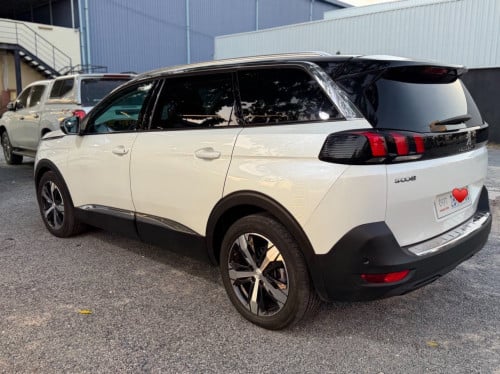 Peugeot 5008 ឆ្នាំ2019 ឡានស្អាត តំលៃ 25000$ចចារ
