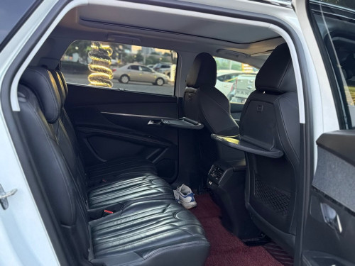 Peugeot 5008 ឆ្នាំ2019 ឡានស្អាត តំលៃ 25000$ចចារ