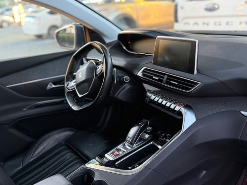 Peugeot 5008 ឆ្នាំ2019 ឡានស្អាត តំលៃ 25000$ចចារ