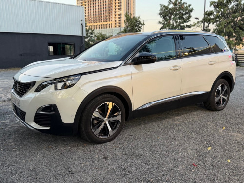 Peugeot 5008 ឆ្នាំ2019 ឡានស្អាត តំលៃ 25000$ចចារ