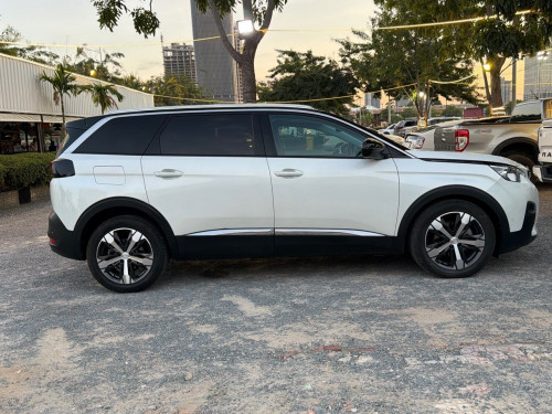 Peugeot 5008 ឆ្នាំ2019 ឡានស្អាត តំលៃ 25000$ចចារ