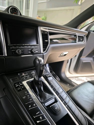 Porsche Macan S 2015 35000$ (Negotiate)