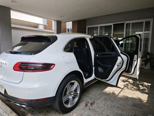 Porsche Macan S 2015 35000$ (Negotiate)