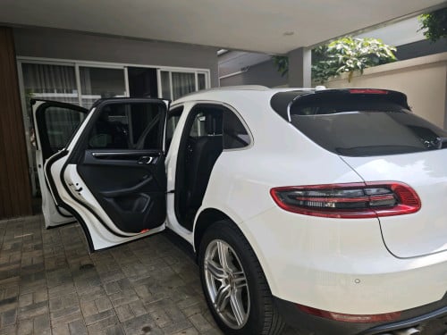Porsche Macan S 2015 35000$ (Negotiate)