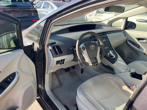 Prius 2010 option 2 ពណ៌ប្រផេះ ក្នុងស