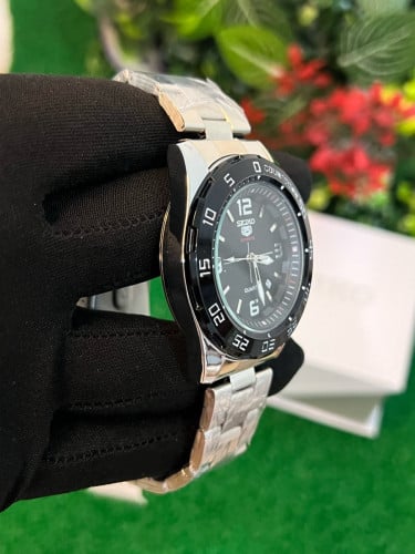 Seiko Quartz black dial