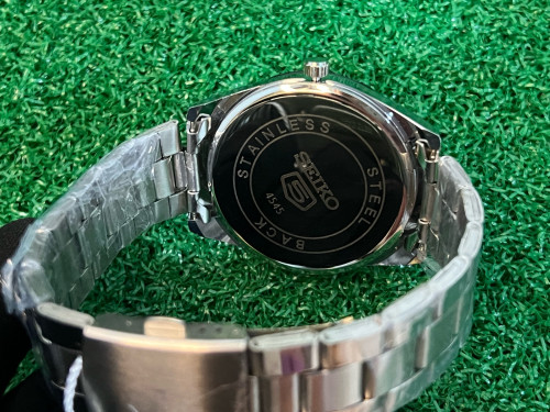 Seiko Quartz black dial