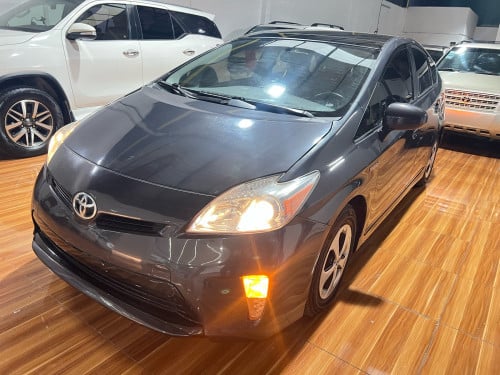 Toyota prius DeLuxe Solar year 2014