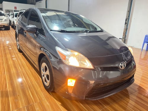 Toyota prius DeLuxe Solar year 2014