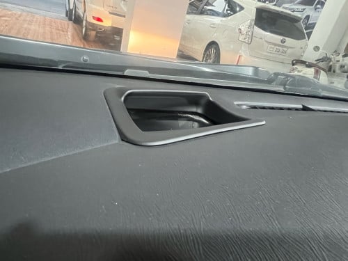 Toyota prius DeLuxe Solar year 2014