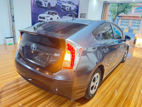Toyota prius DeLuxe Solar year 2014
