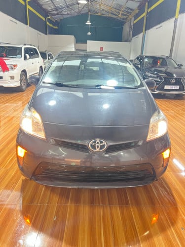 Toyota prius DeLuxe Solar year 2014