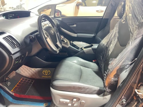 Toyota prius DeLuxe Solar year 2014