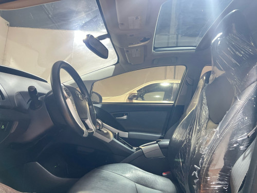 Toyota prius DeLuxe Solar year 2014