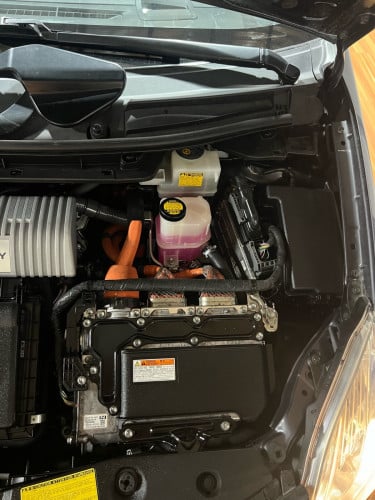 Toyota prius DeLuxe Solar year 2014