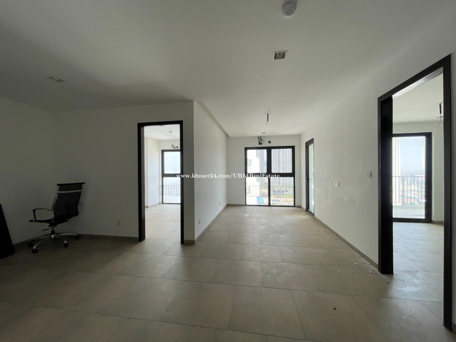 Corner Spacious 2 Bedrooms and 2 Bathrooms Unit for Sale in Urban Village Phase 1