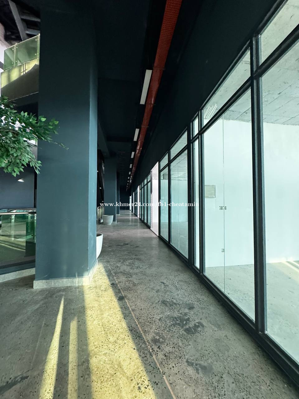 Office space for rent in UK271