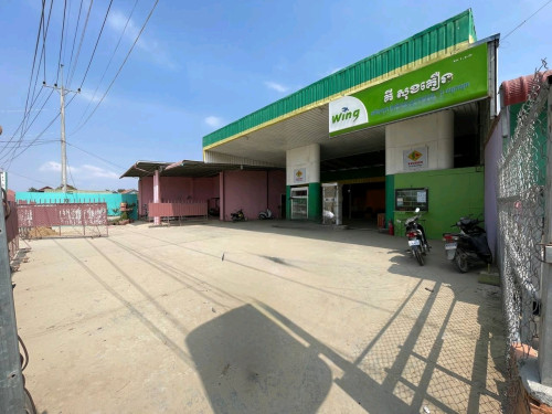 ដីនិងការាសសាំង​លក់​នៅអន្លង់រមៀតផ្លូវជាតិលេខ៣​