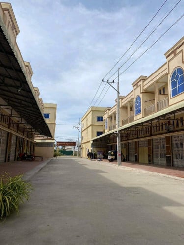 ផ្ទះជួលក្នុងទីប្រជុំជន (ជិតផ្សារបែកចាន) អាចរស់នៅ និងរកស៊ីបាន