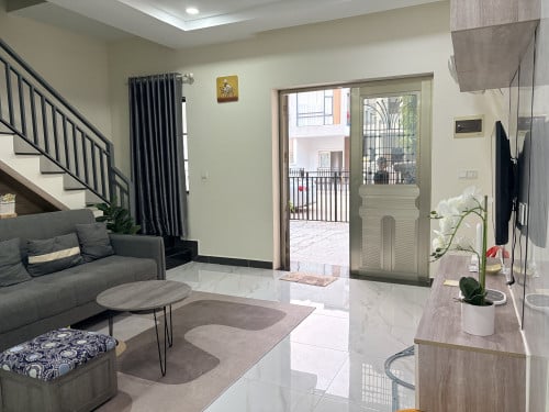 ផ្ទះល្វែងកូនកាត់ ជួល 200$ ក្នុង មួយខែ