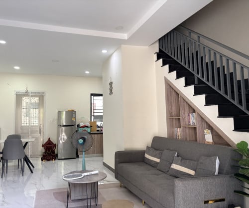 ផ្ទះល្វែងកូនកាត់ ជួល 200$ ក្នុង មួយខែ