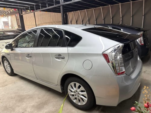 មានលុយ 6500$ រំលស់យកជិះភ្លាម Prius014 Plug-in ក្រដាស់ពន្ធ