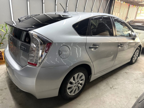 មានលុយ 6500$ រំលស់យកជិះភ្លាម Prius014 Plug-in ក្រដាស់ពន្ធ