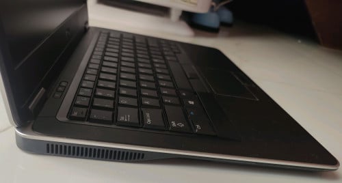 លក់ធូរថ្លៃDell E7440ម៉ាស៊ីនមិនមានបញ្ហា 2 SSDs 256GB+128G Core i5 Ram 8GB រូបរាង92%