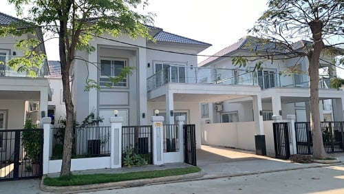វីឡាទោល Deluxe A លក់ក្រោមទីផ្សារ50%