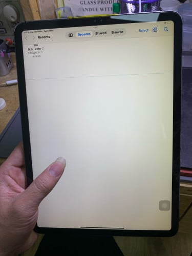 អេក្រងiPad pro 11inch 2020 ឆ្នូតដូចរូបបែកកញ្ចក់មួយអត់មួយថាច់ដេីរស្រូលទាំងអស់