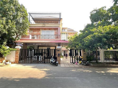 វីឡាឃីងសម្រាប់ជួល / King villa for Rent