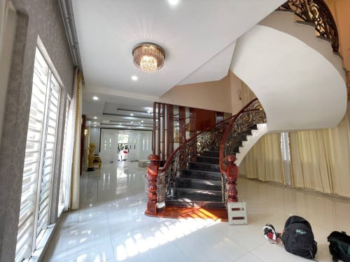 វីឡាឃីងសម្រាប់ជួល / King villa for Rent