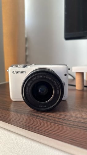 Canon EOS M10