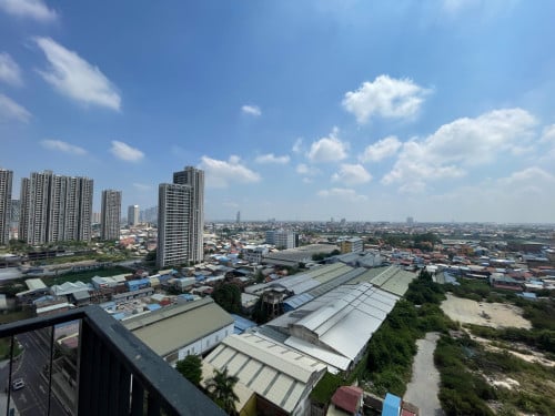 Corner Spacious 2 Bedrooms and 2 Bathrooms Unit for Sale in Urban Village Phase 1