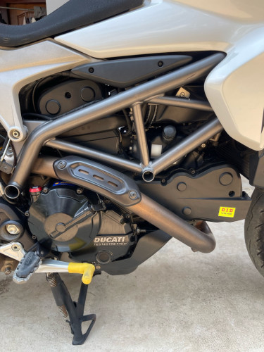 Ducati hyper strada821