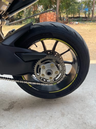 Ducati hyper strada821