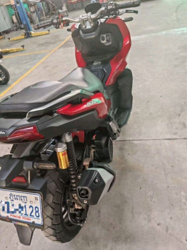 HONDA ADV
