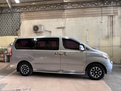 Hyundai starex 2015 ឡានថ្មីមិនដែលជួប✅