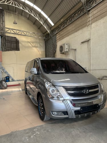 Hyundai starex 2015 ឡានថ្មីមិនដែលជួប✅