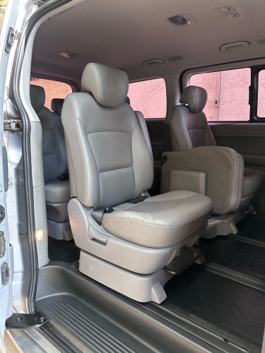 Hyundai starex 2015 ឡានថ្មីមិនដែលជួប✅