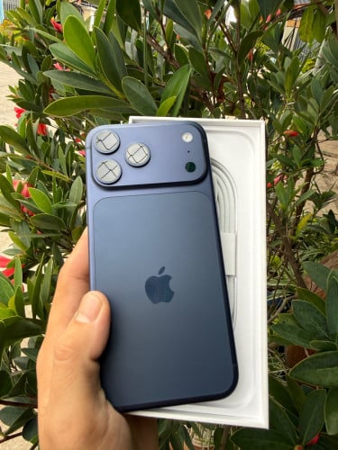iPhone 17 pm ខៀវ X/A 256G ថ្ម100% ស្អាត99% សំនុំហ្សុីនណែន